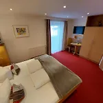 Fruehstueckspension ゲストハウス 4*