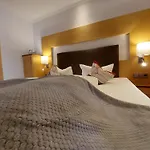 Fruehstueckspension ゲストハウス 4*