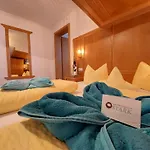 Fruehstueckspension ゲストハウス 4*